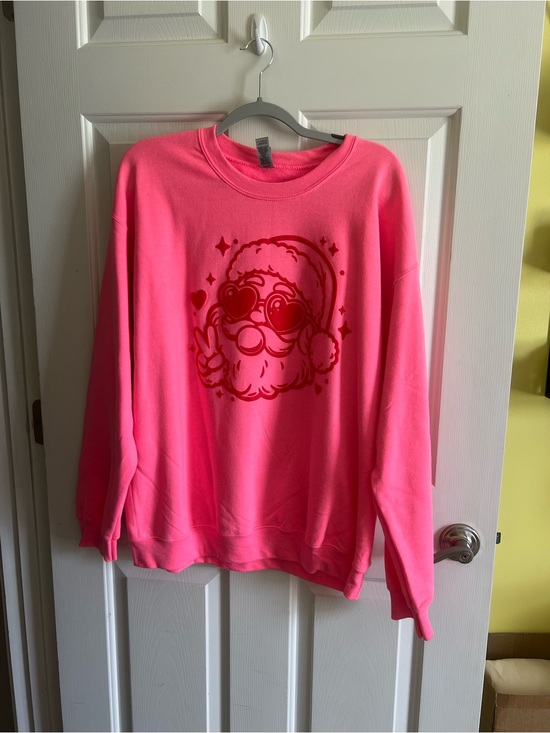 Gildan Sweaters - Gildan Heavy Blend Puff Print Santa Graphic Santa Crewneck Sweatshirt